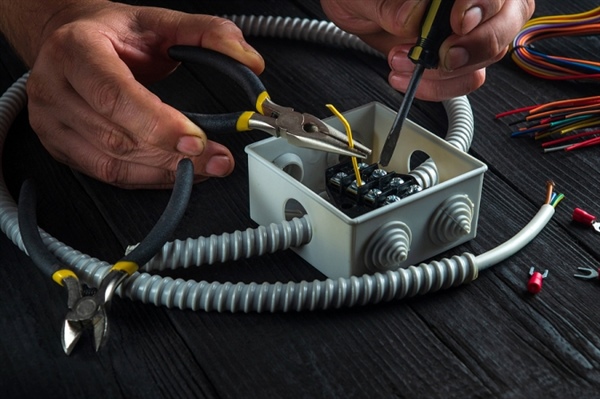 8 Questions to Ask an Electrician Before Hiring Them