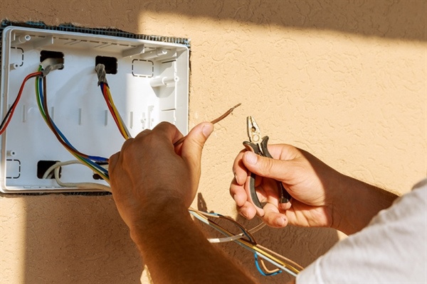 9 Signs of Bad Wiring in Your Home